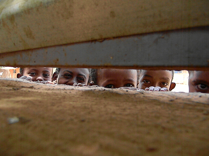children peeping at boundary