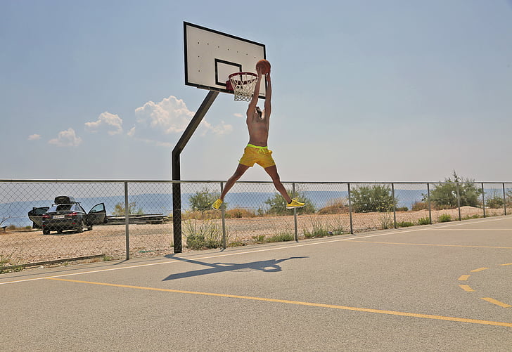 man dunking during daytime
