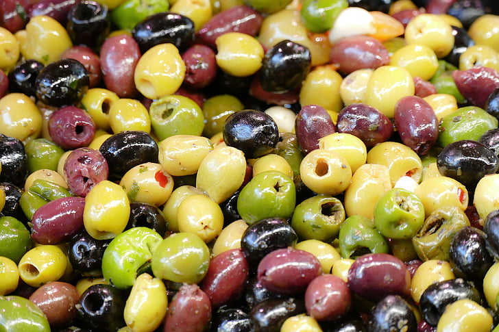 assorted-color capers