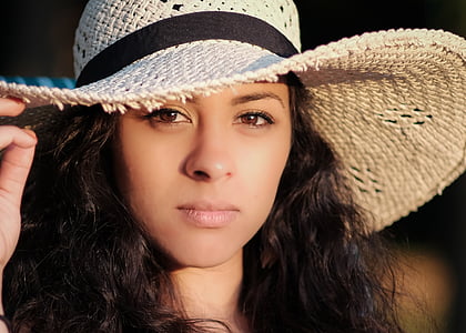 woman wearing white hat during daytime