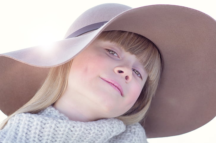 girl wearing gray sun hat