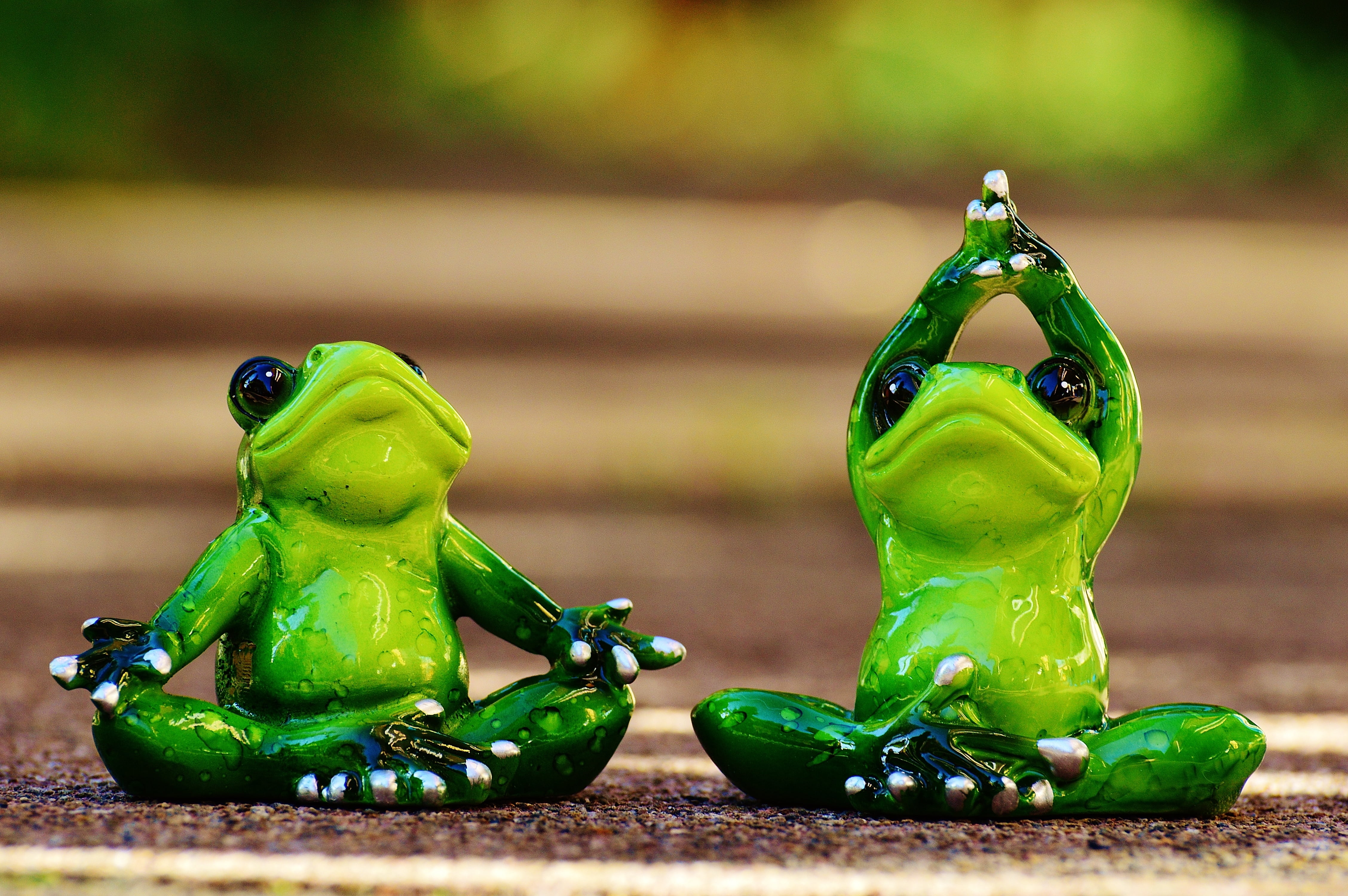Green Frog Yoga Poses Two Figurines Glossy Resin Gold Color Toes