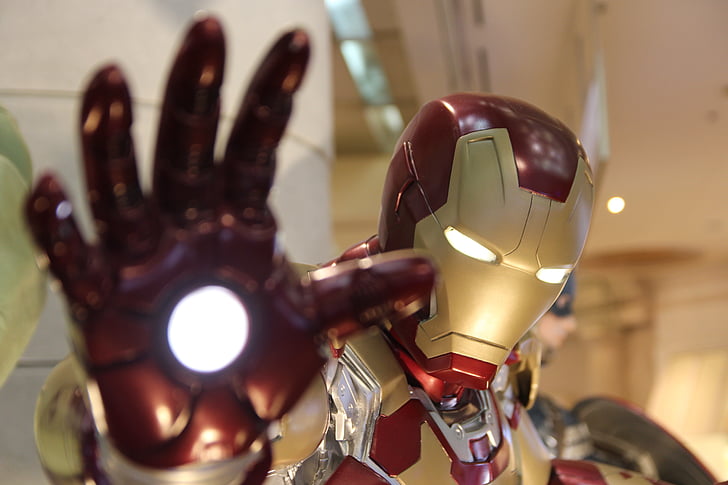 Marvel Iron-Man lighted statue