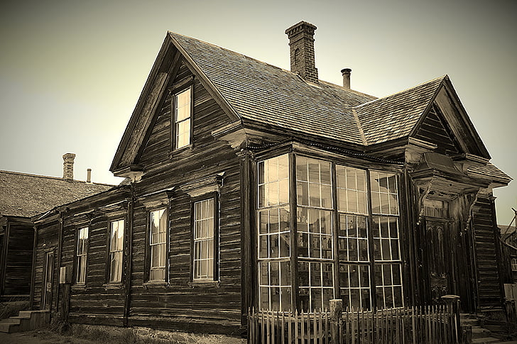 photo of black house