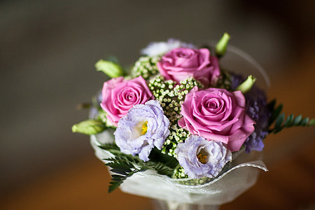 pink and purple roses bouquet close up photo