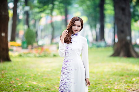woman wearing white and purple long-sleeved dress during day time