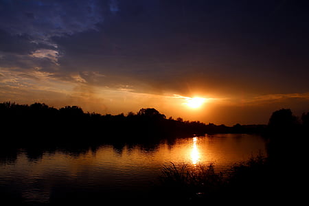 lake during sunrise