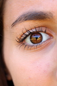 close-up photo of human eye