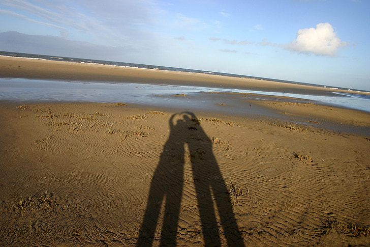 two person shadows