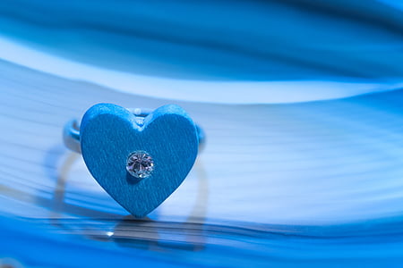heart-shaped blue clear gemstone ring