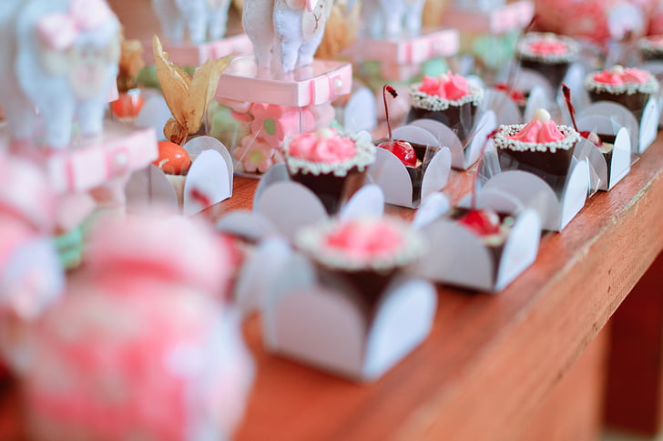 pink and white flower party favors