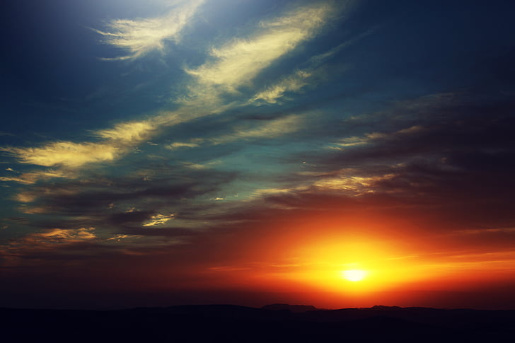 Royalty-Free photo: Sunset over horizon portrait | PickPik
