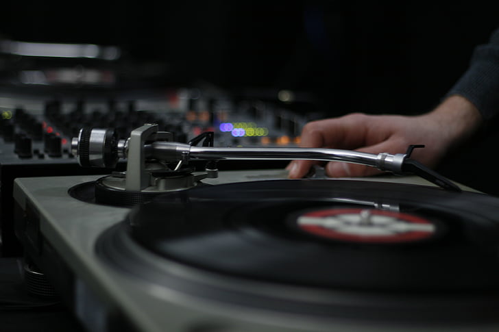 selective focus photography of turntable