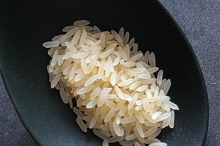 rice in black bowl
