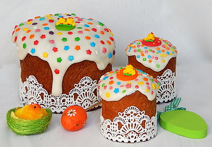 three cupcakes