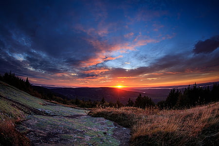landscape photography of sunrise and mountain