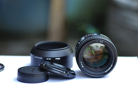 camera lens and cover on tbale