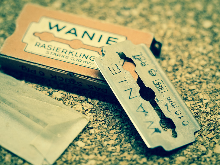 gray Wanie razor blade with box