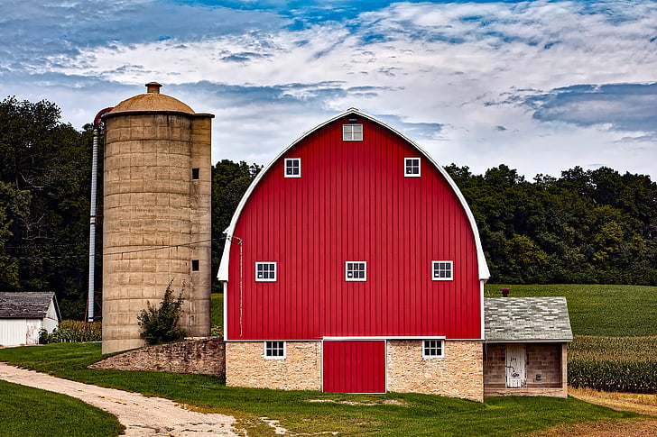 red and beige barn