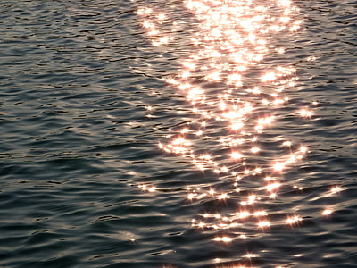sunlight reflect on body of water