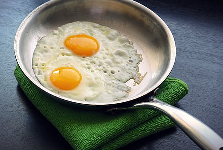 fried egg in silver skilet