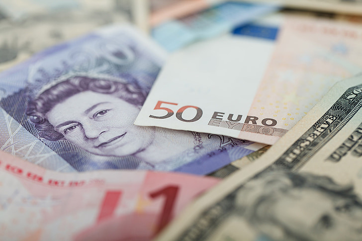 shallow focus of 50 Euro banknote