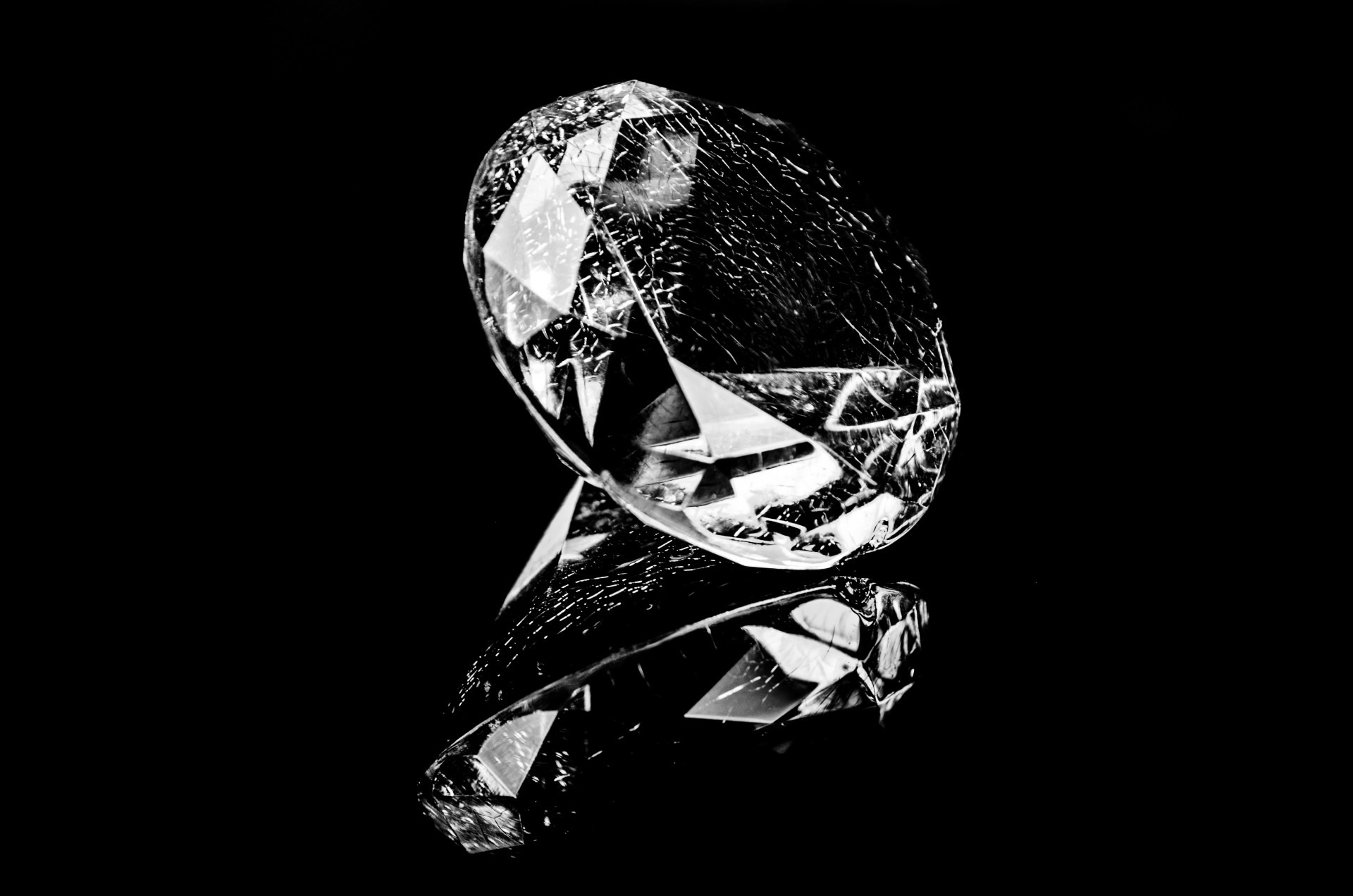 Premium Photo  Clear diamond pile in close range with dark background (3d  rendering)