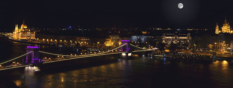 Manhattan Bridge during night time