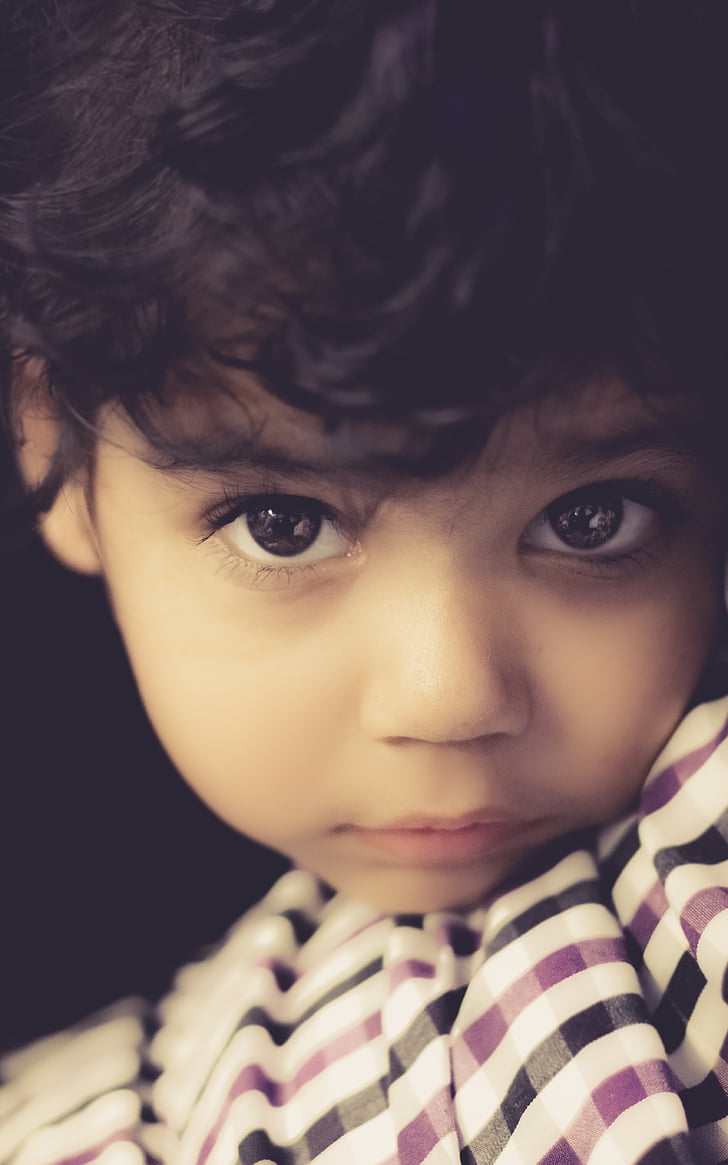 close-up photography of a boy