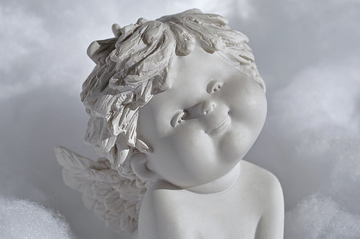 shallow focus photography of angel figurine