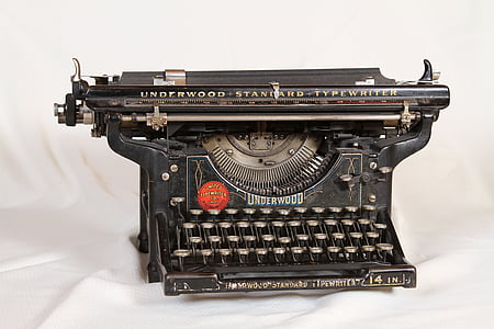 black and silver Underwood standard typewriter