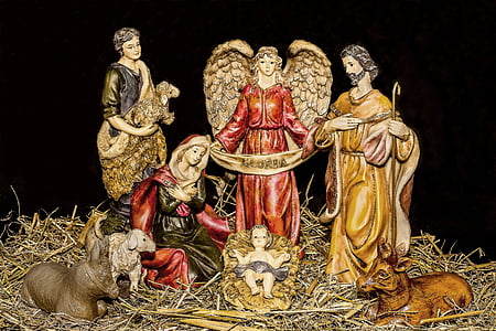 Nativity scene figurine set