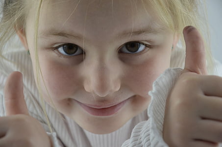 shallow focus photography of a girl wearing white shirt
