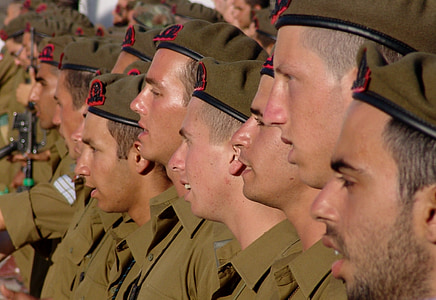 soldier wearing brown hat