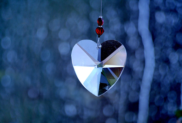 silver-colored heart-shaped pendant