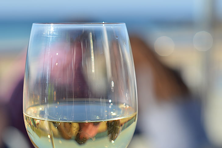 close up photography of clear wine glass
