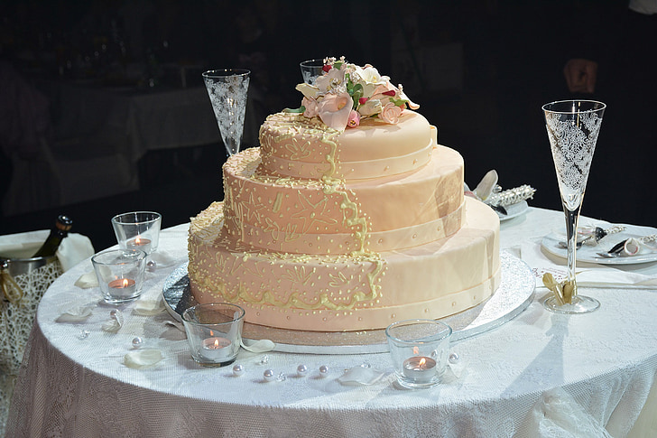 4-tier cake on table