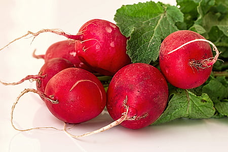 focus photography of red fruits