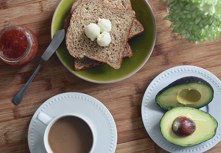 photo of avocado on plate beside sliced breads
