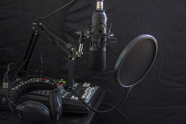 condenser microphone with pop filter