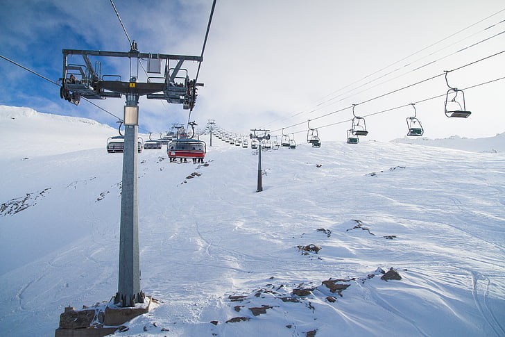 ski lift during daytime