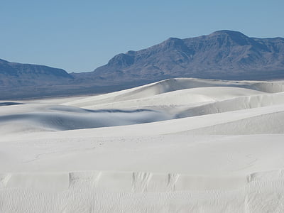 landscape photography of desert near mountain