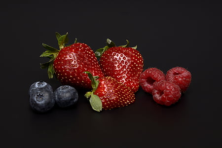 still life photography of bunch of strawberries