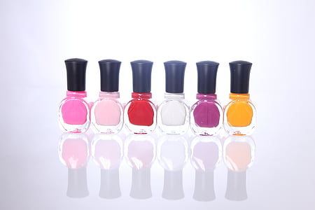 lined-up six assorted-color nail polish bottles
