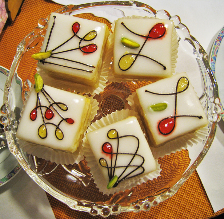 five sliced cupcakes on glass plate