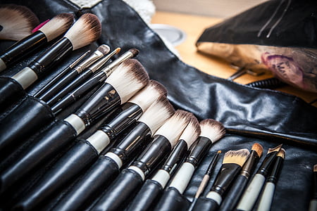 black-and-brown makeup brush lot