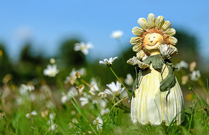 white and beige sunflower ceramic figurine