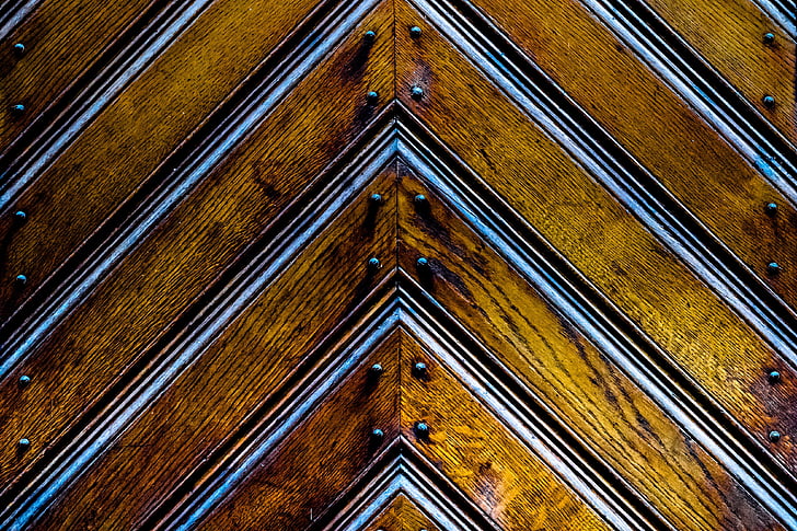 triangular brown wooden panel close up photo