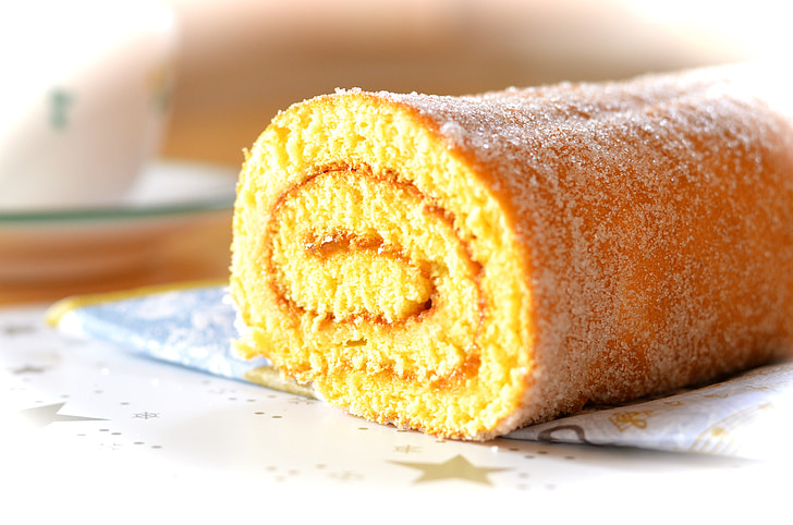 closeup photo of rolled bread
