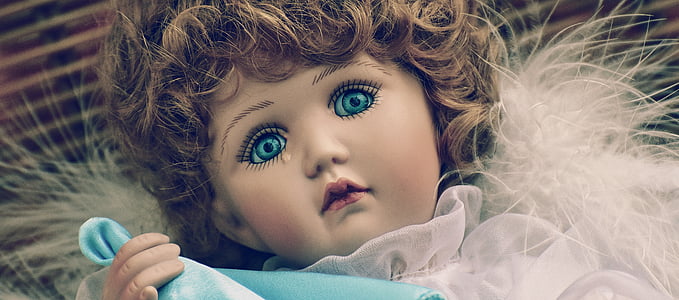 closeup photo of porcelain girl doll